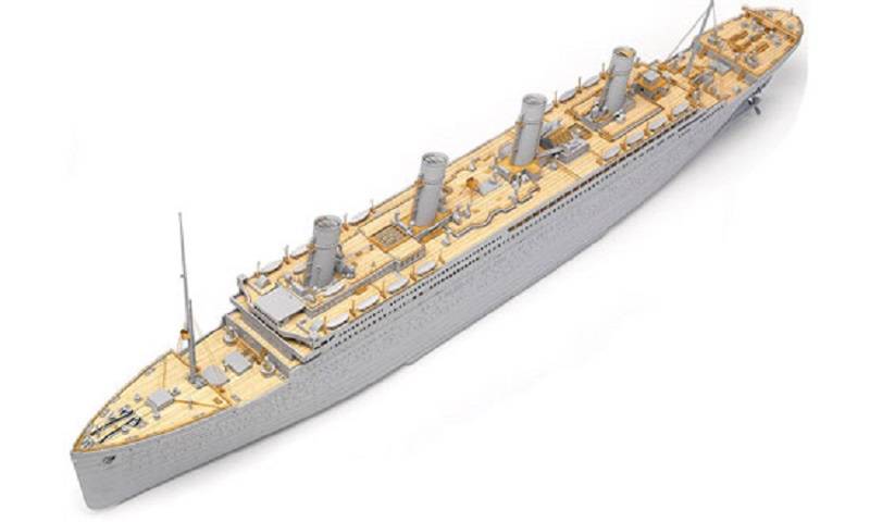 RMS Titanic Premium Edition With LED – Image 12