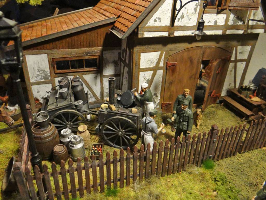 SHED WITH WOODEN FENCE – Image 4