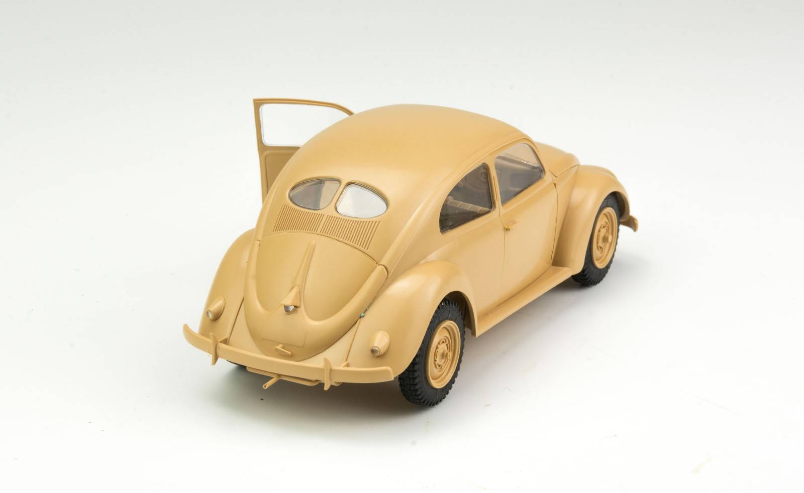 German Staff Car Type 82E – Image 12