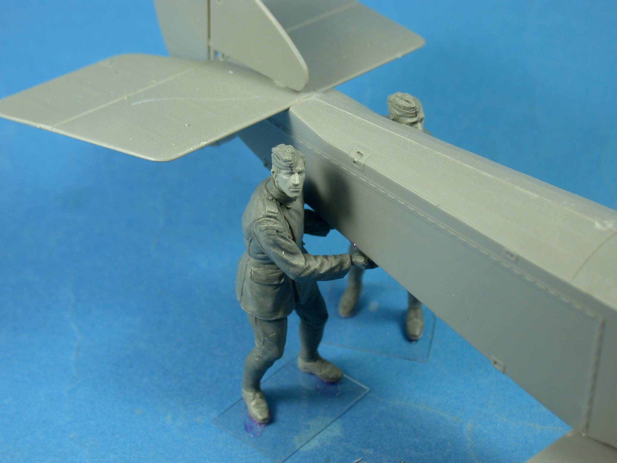 RFC Air Mechanics lifting the tail – Image 2