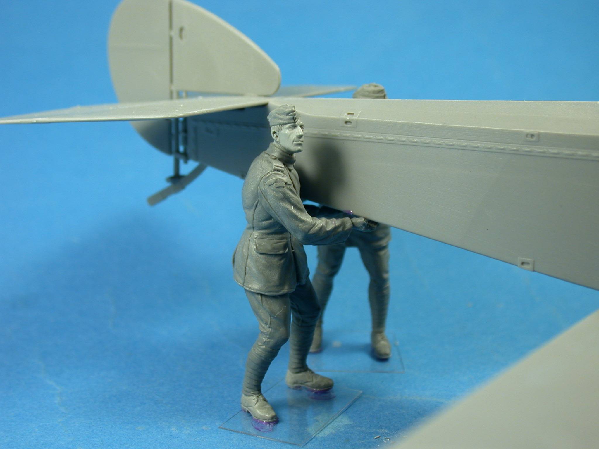 RFC Air Mechanics lifting the tail – Image 3