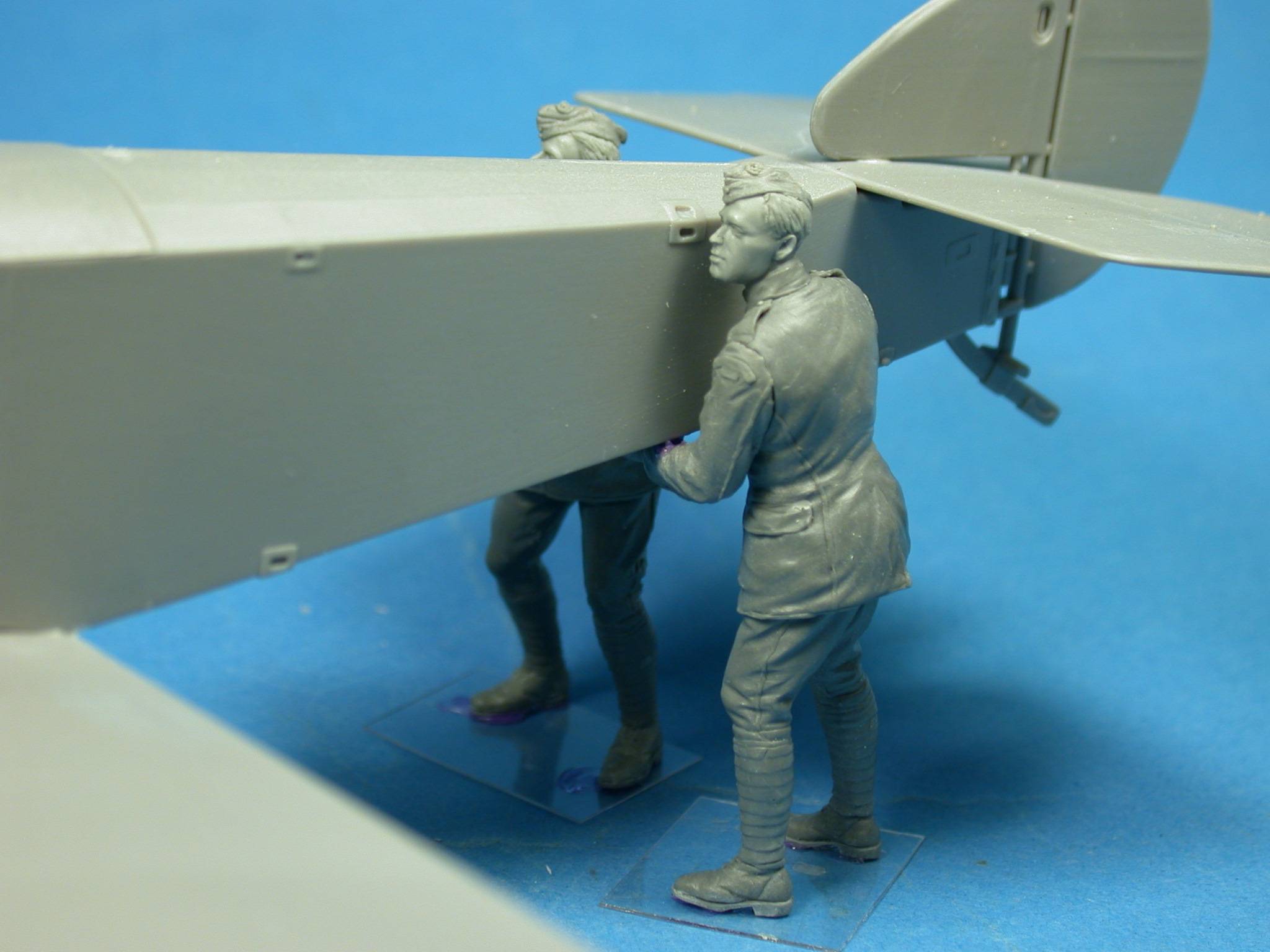 RFC Air Mechanics lifting the tail – Image 5