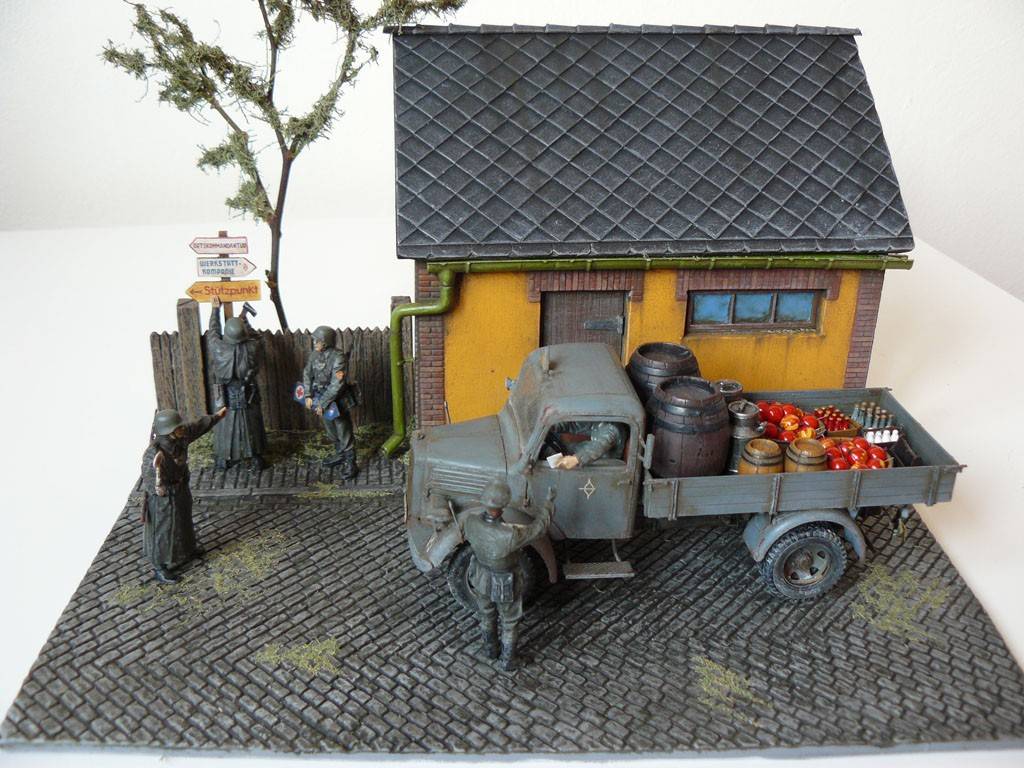 DIORAMA WITH BARN – Image 3