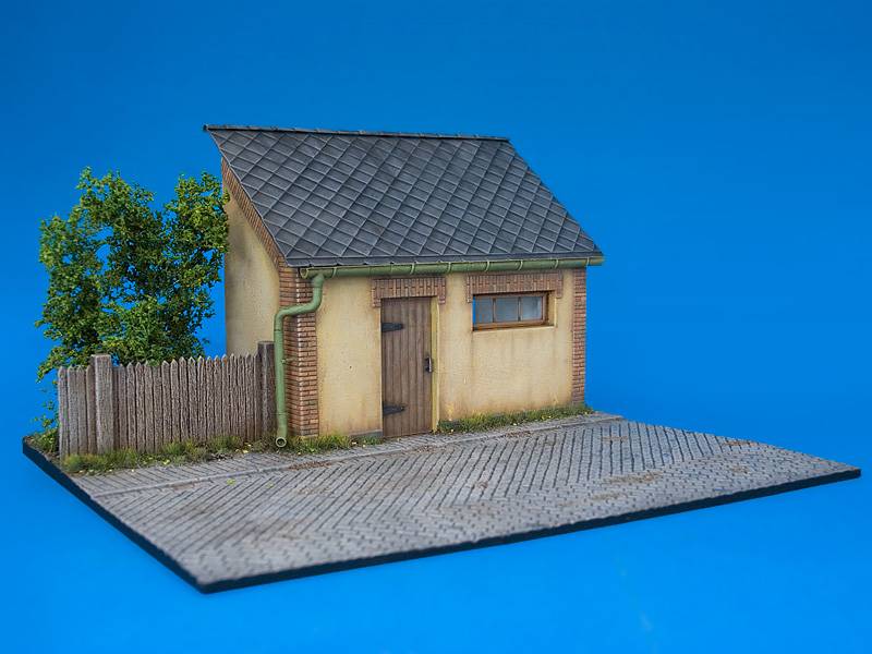 DIORAMA WITH BARN – Image 5