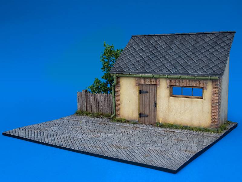DIORAMA WITH BARN – Image 9