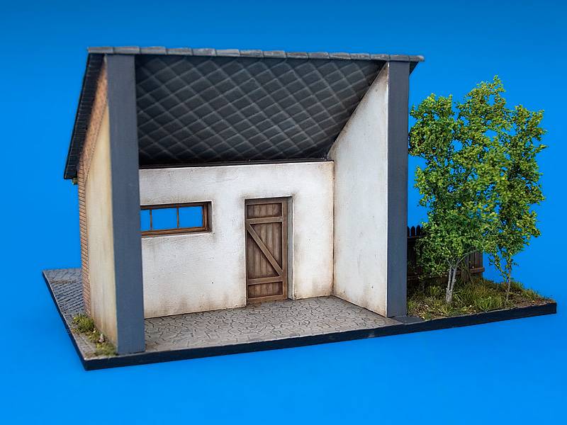 DIORAMA WITH BARN – Image 7