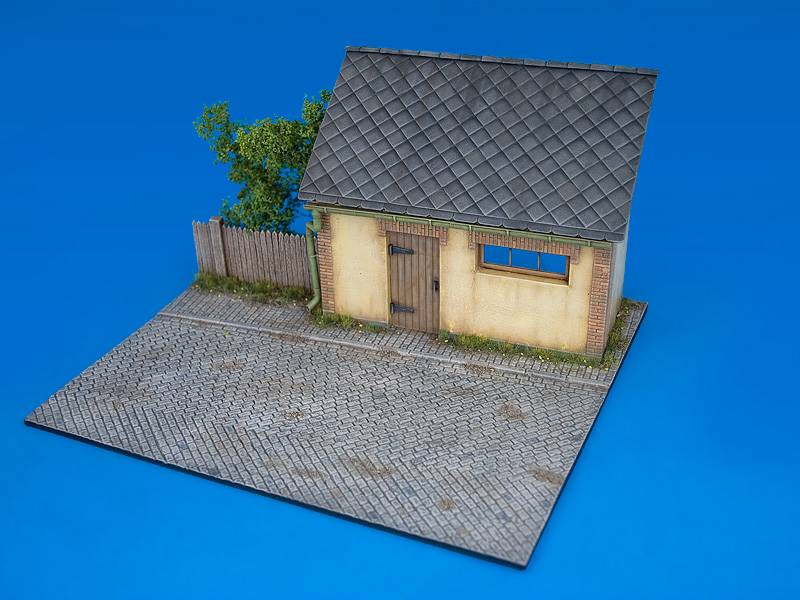 DIORAMA WITH BARN – Image 6