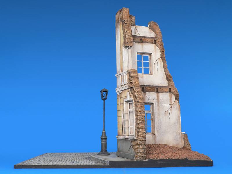 DIORAMA w/RUINED HOUSE – Image 7