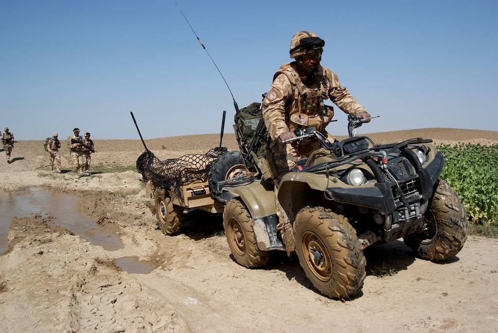 British Army ATV Quad Bike and Trailer w/Soldier – Image 12