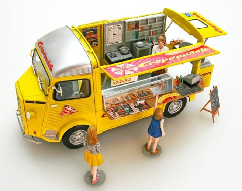 Citroen H Crepe mobile with figure – Image 2