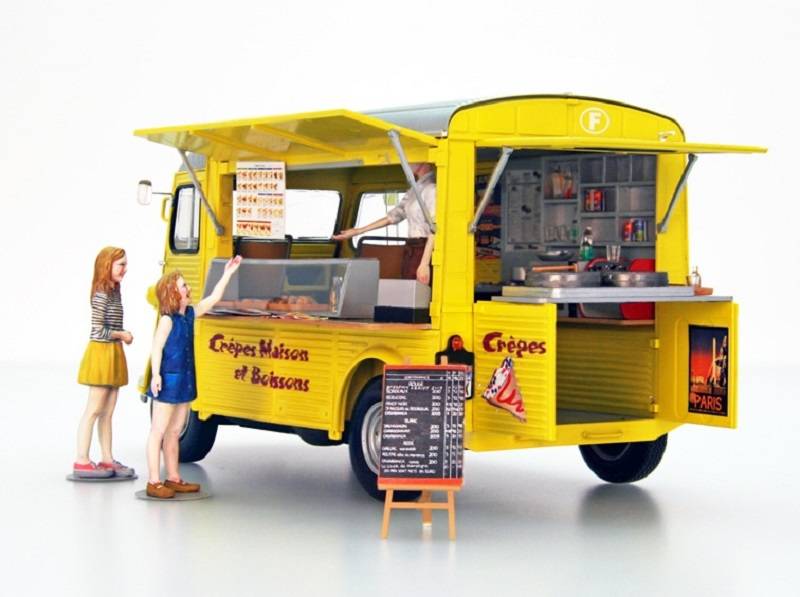 Citroen H Crepe mobile with figure – Image 3