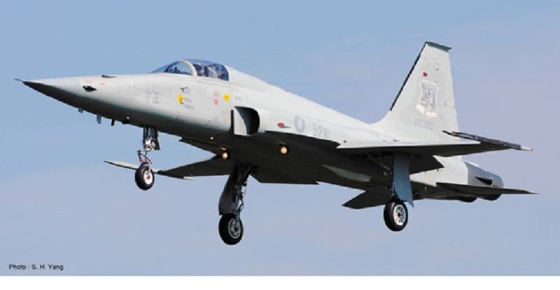 F-5E TIGER II