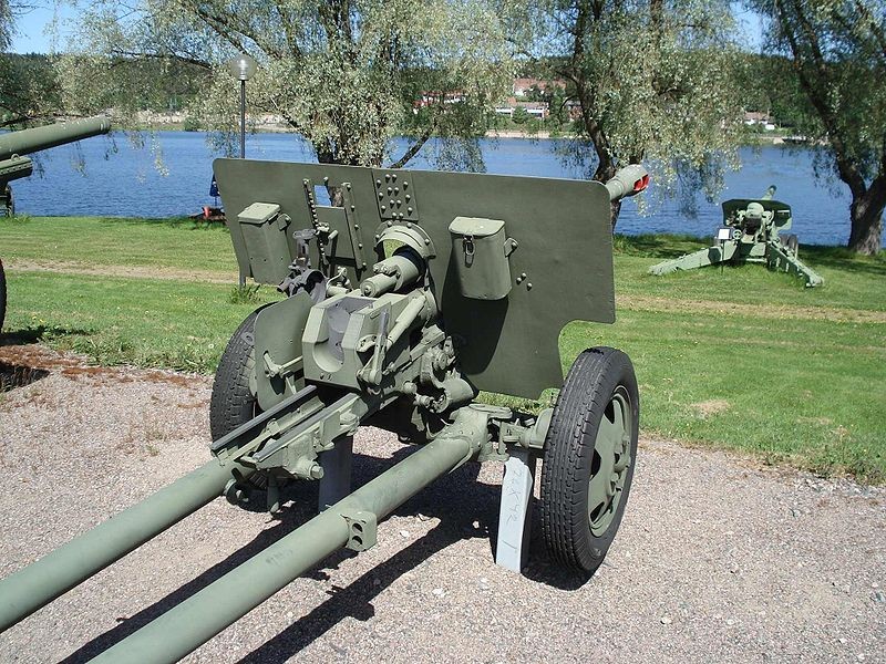 Lend-Lease US Truck with ZIS-3 gun – Image 14