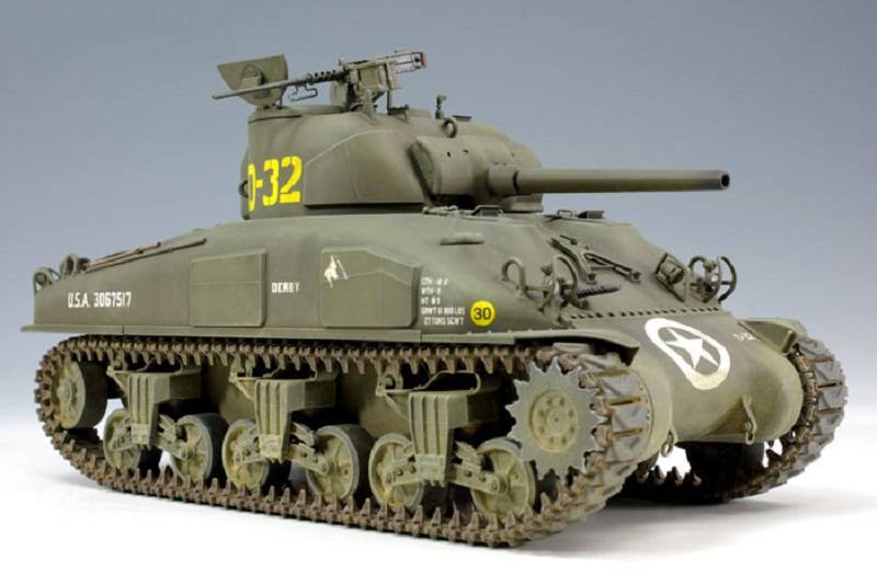 U.S. Medium Tank M4A1 Sherman (Late Production w/Hedgerow Cutter) – Image 4