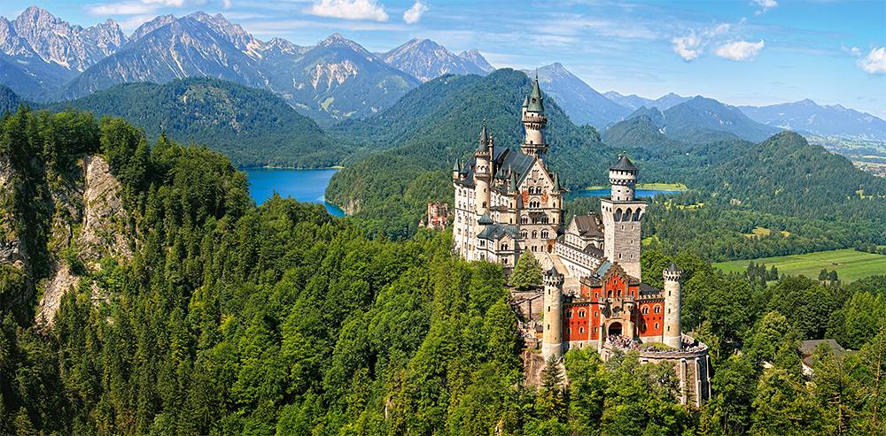 VIEV OF THE NEUSCHWANSTEIN CASTLE, GERMANY – Image 2
