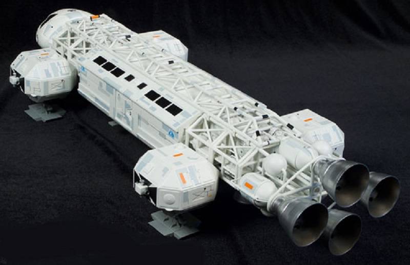 Space 1999 EAGLE II Monté et peint échelle 1/48 – Image 6