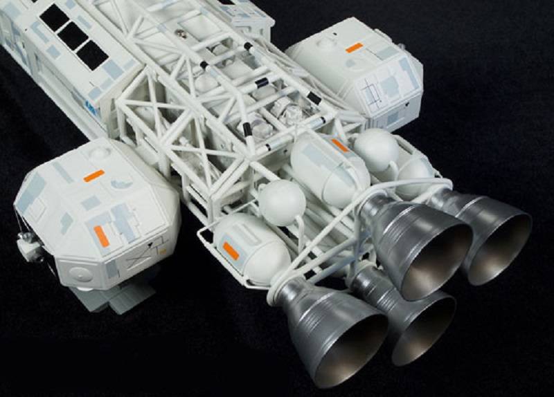 Space 1999 EAGLE II Monté et peint échelle 1/48 – Image 7