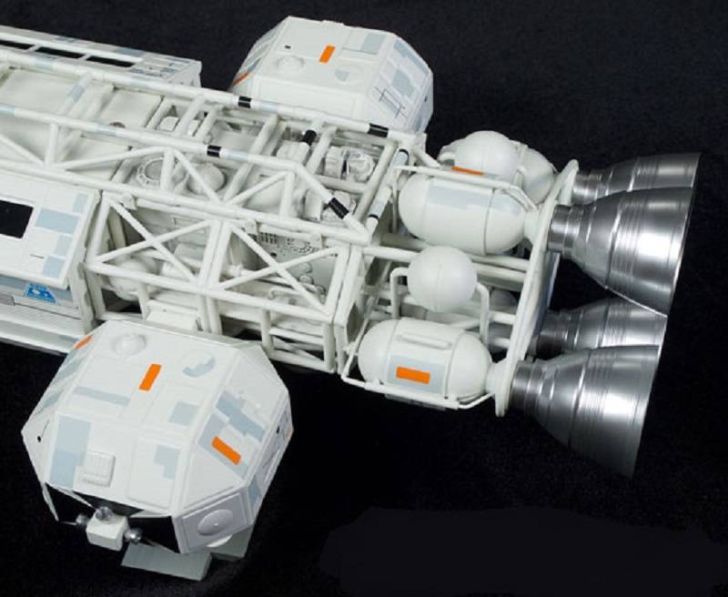 Space 1999 EAGLE II Monté et peint échelle 1/48 – Image 8