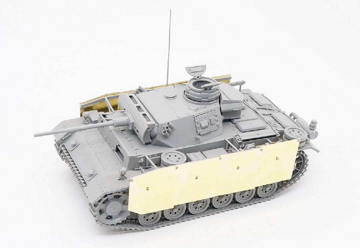 Pz.Kpfw.III Ausf.M mit schürzen – Image 2