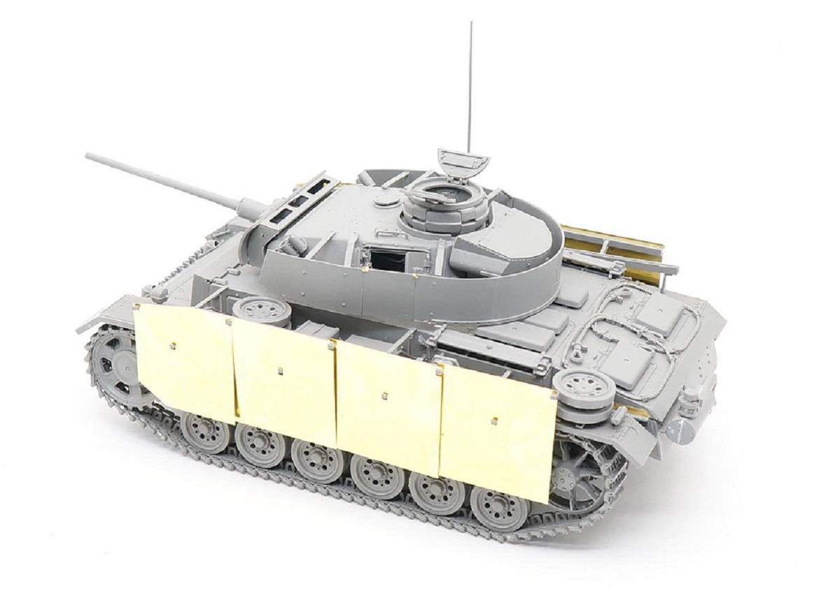 Pz.Kpfw.III Ausf.M mit schürzen – Image 4