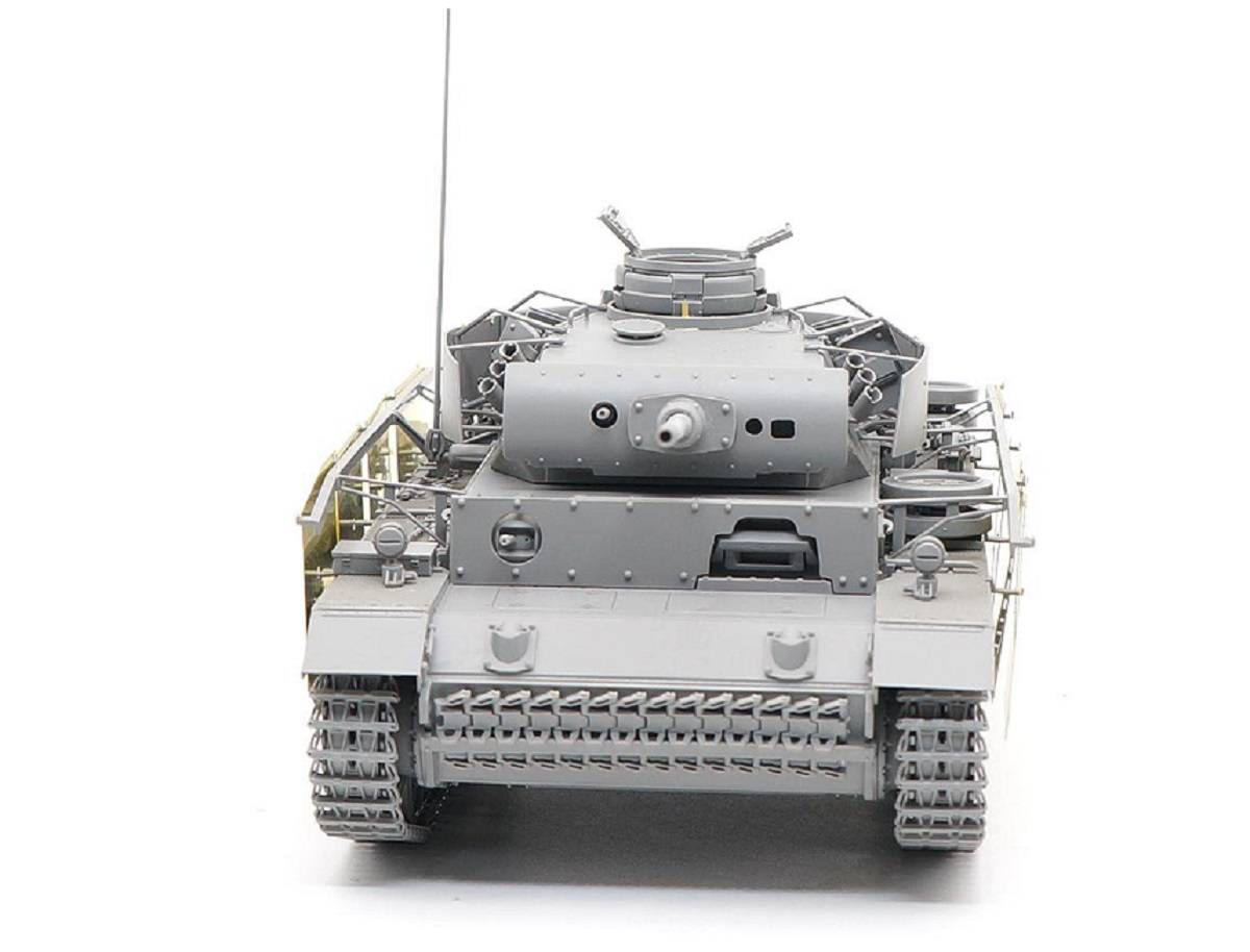 Pz.Kpfw.III Ausf.M mit schürzen – Image 7