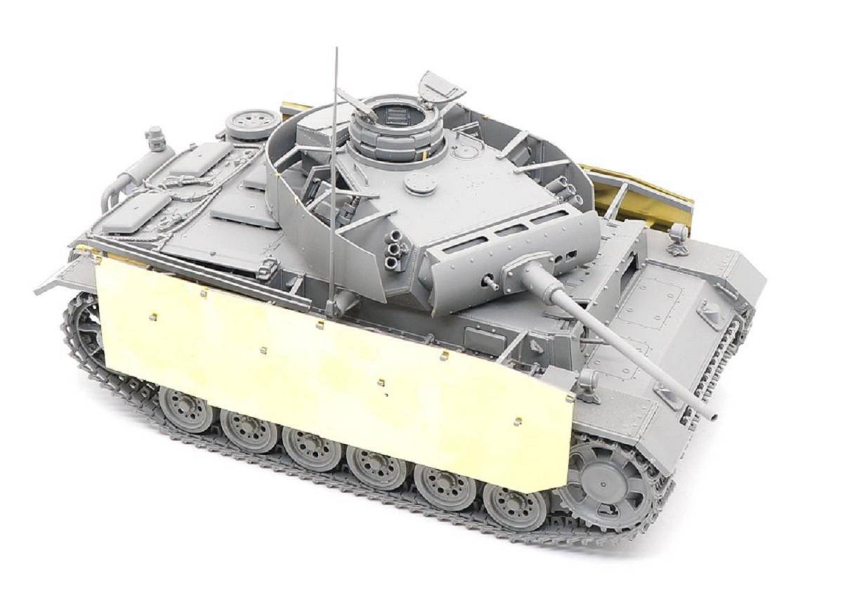Pz.Kpfw.III Ausf.M mit schürzen – Image 9