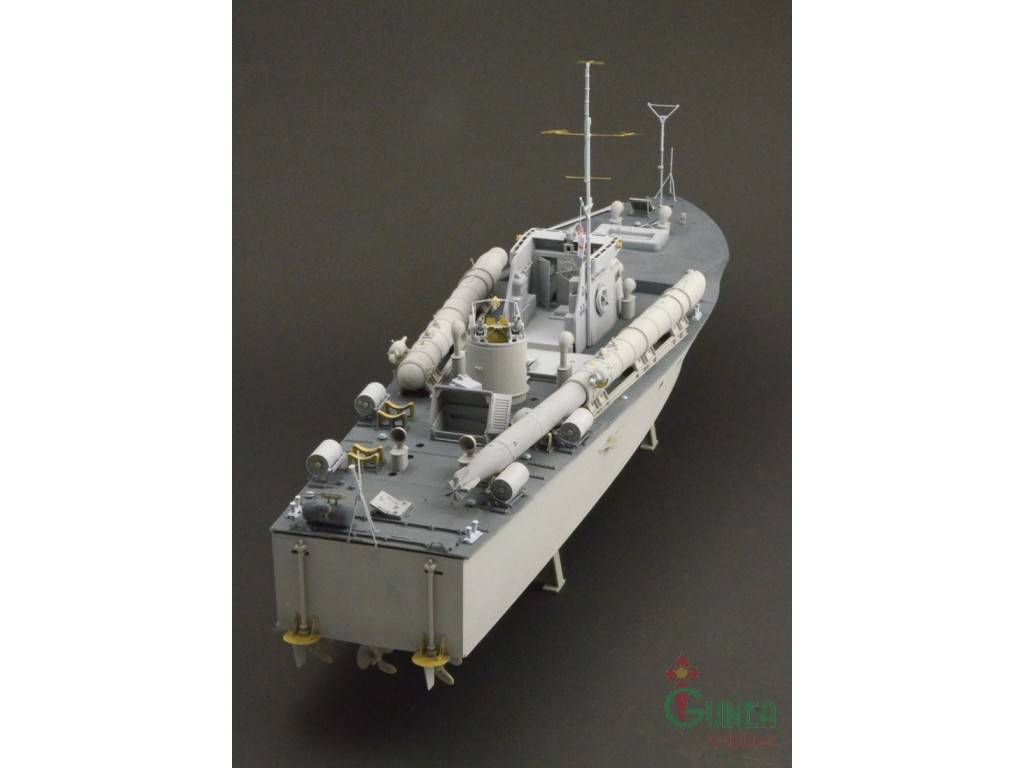 Vosper MTB 74 with crew – Image 8