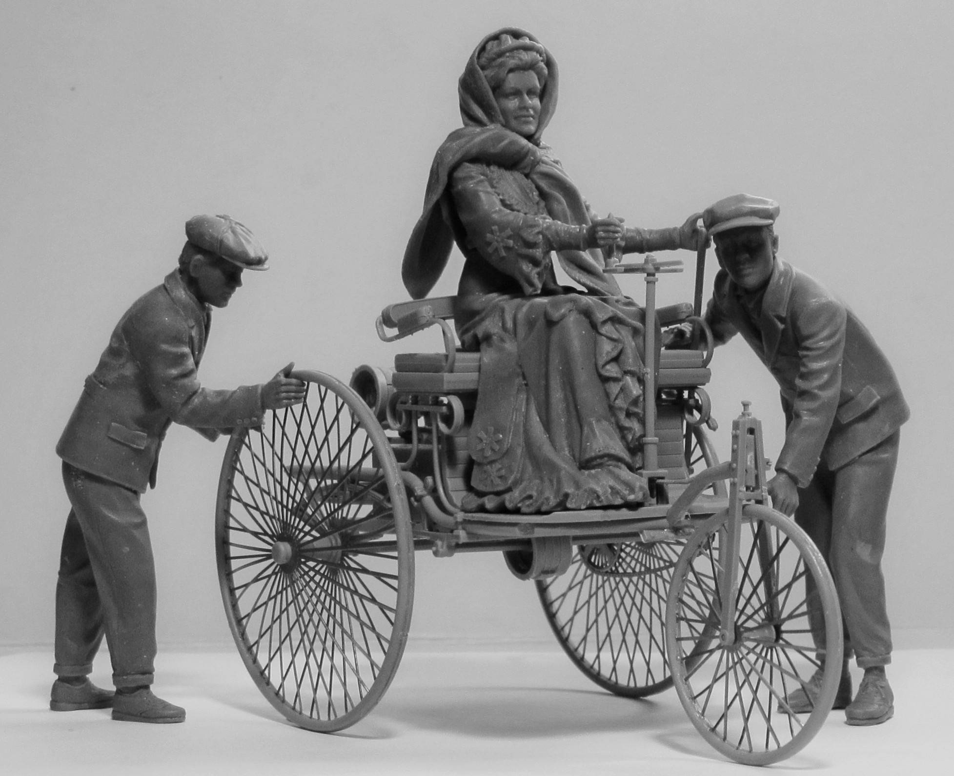 Benz Patent-Motorwagen 1886 with Mrs. Benz & Sons – Image 2