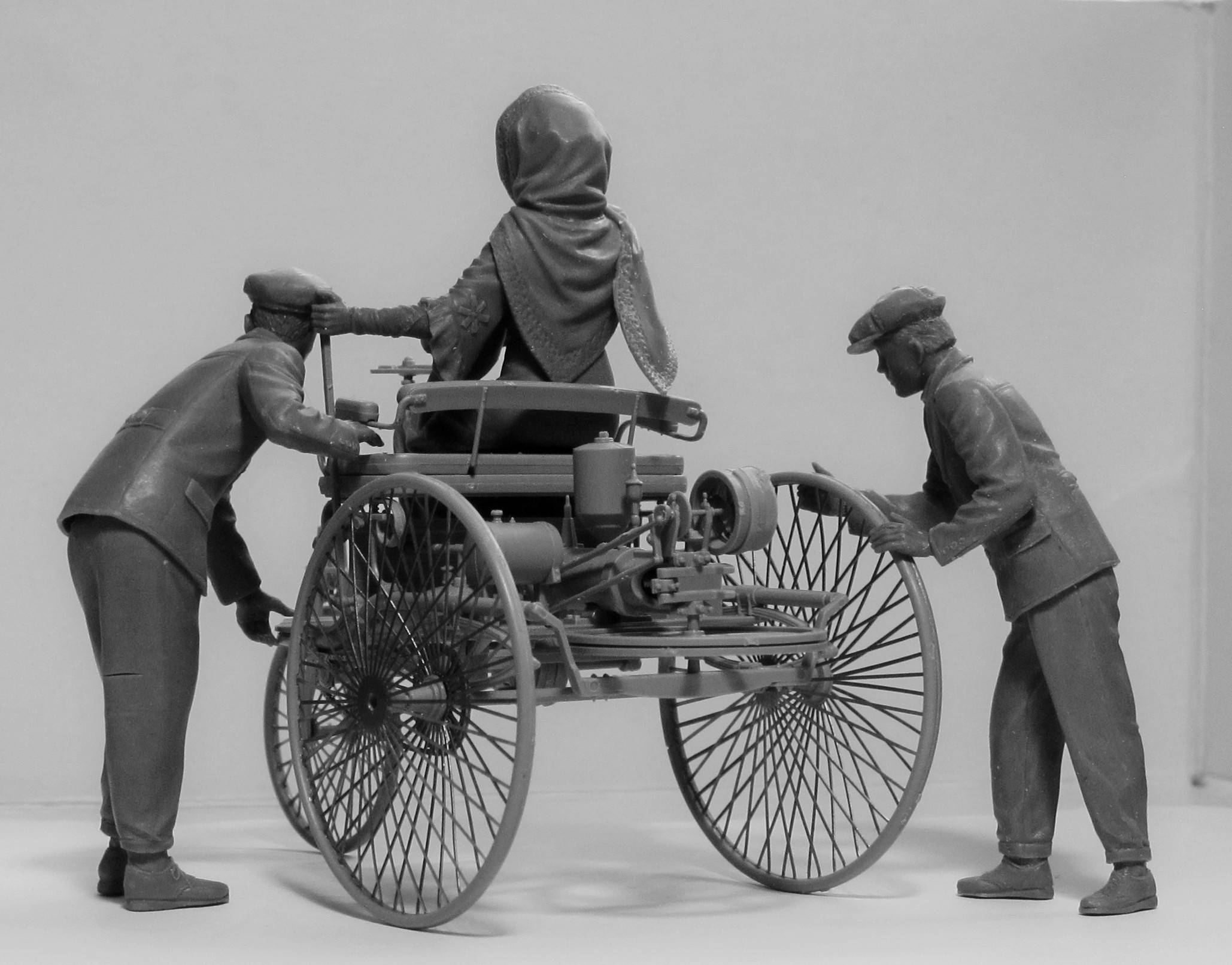 Benz Patent-Motorwagen 1886 with Mrs. Benz & Sons – Image 3