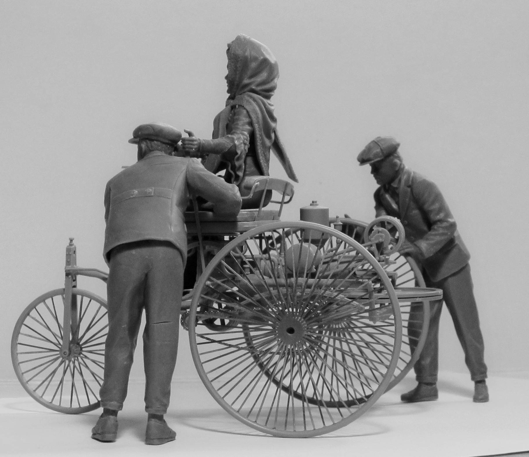 Benz Patent-Motorwagen 1886 with Mrs. Benz & Sons – Image 4