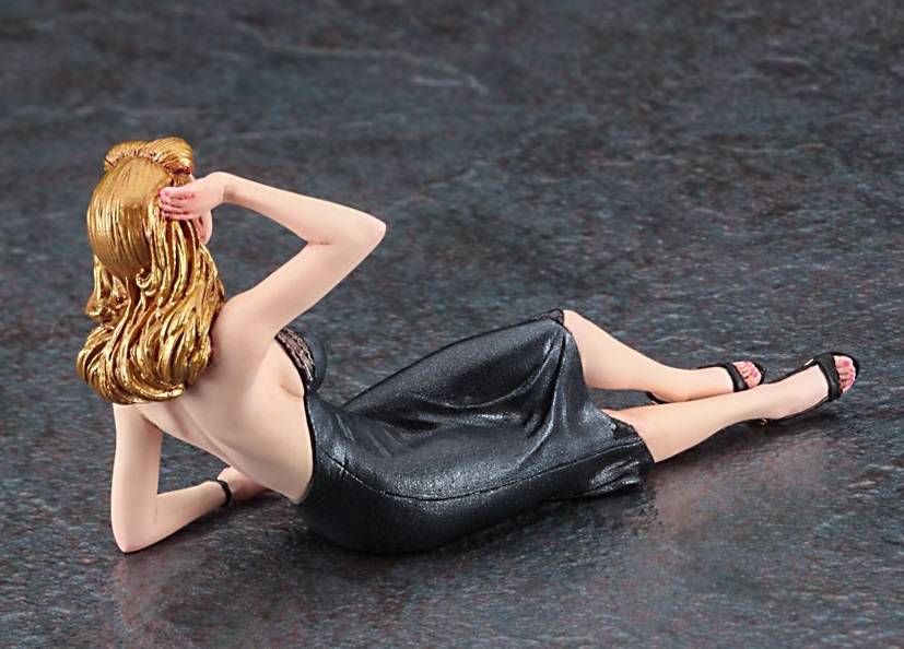 Nose Art Girls Figure Blondie – Image 3