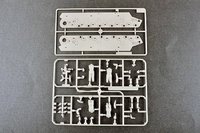 KV-1 1942 Simplified Turret Tank w/Tank Crew – Image 9
