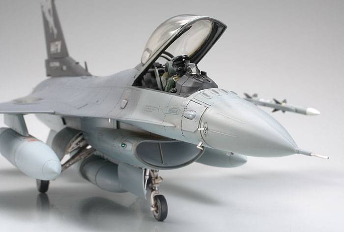 Lockheed Martin F-16C (Block 25/32) Fighting Falcon ANG – Image 6