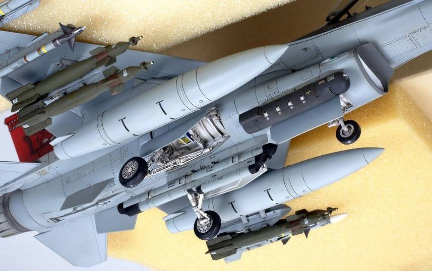 Lockheed Martin F-16C (Block 25/32) Fighting Falcon ANG – Image 13
