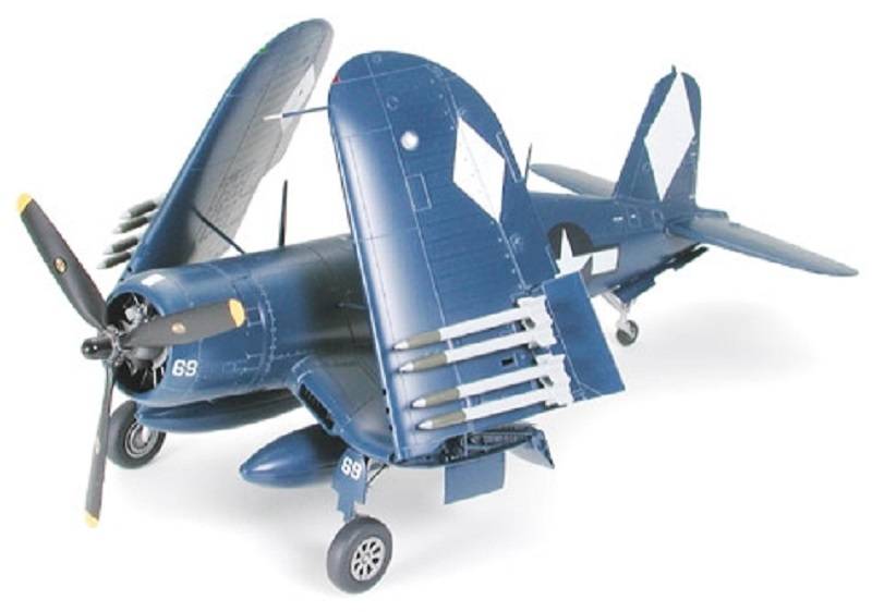 Vought F4U-1D Corsair w/Moto Tug – Image 4