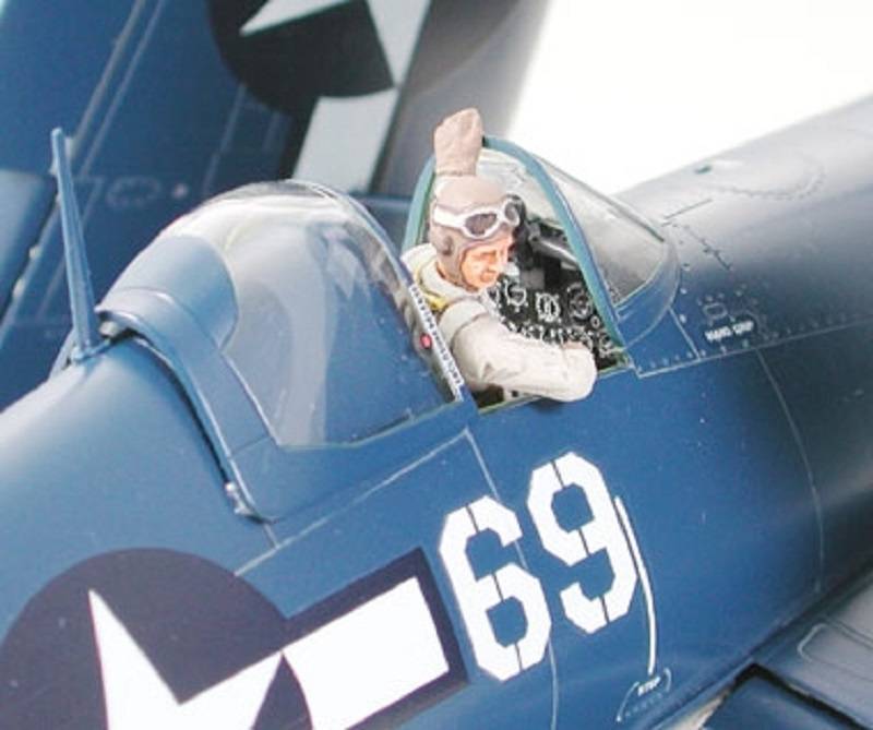Vought F4U-1D Corsair w/Moto Tug – Image 6