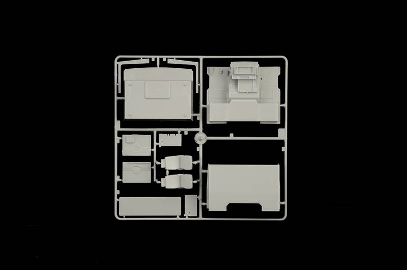VOLVO F16 Globetrotter Canvas Truck with elevator – Image 5