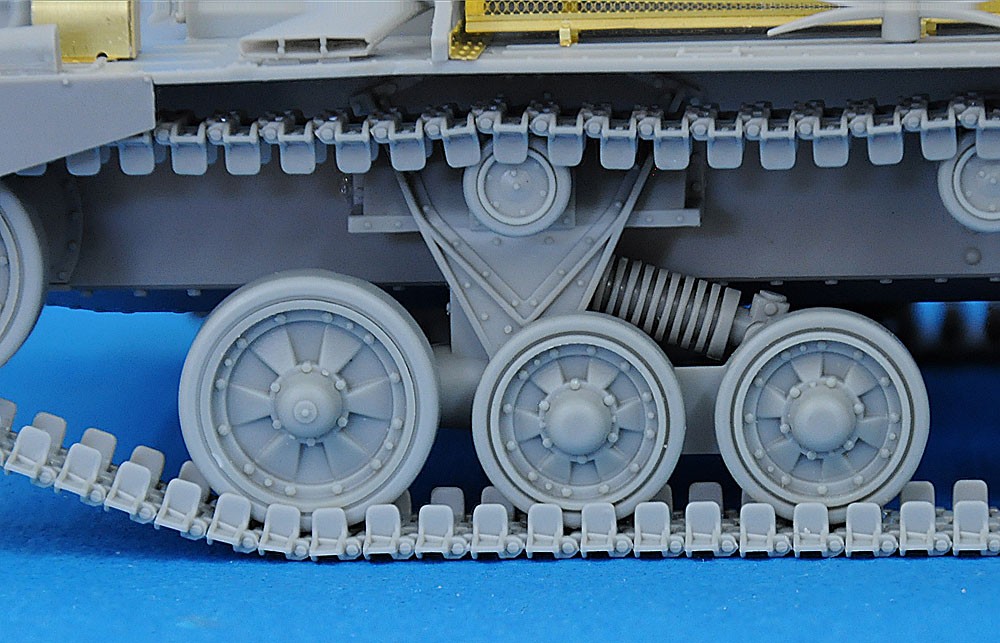 VALENTINE Mk. VI CANADIAN - BUILT EARLY PROD. – Image 4