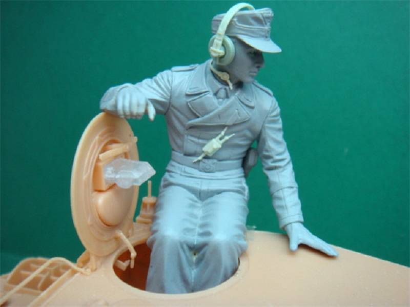 W.W.II German Wehrmacht Panzer Crew (Commander) – Image 3