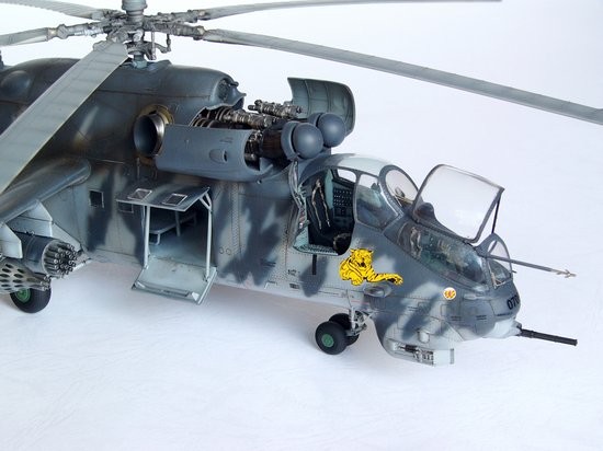 Mil Mi-24V Hind-E Helicopter – Image 7