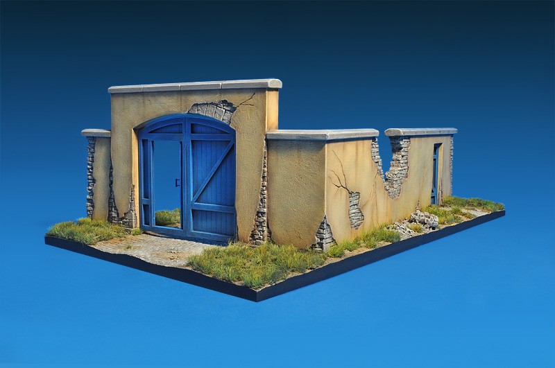DIORAMA WITH FARM WALL – Image 3