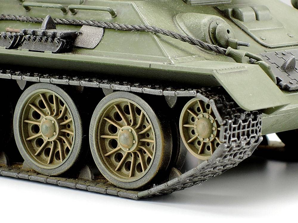 Russian Medium Tank T-34-85 – Image 5