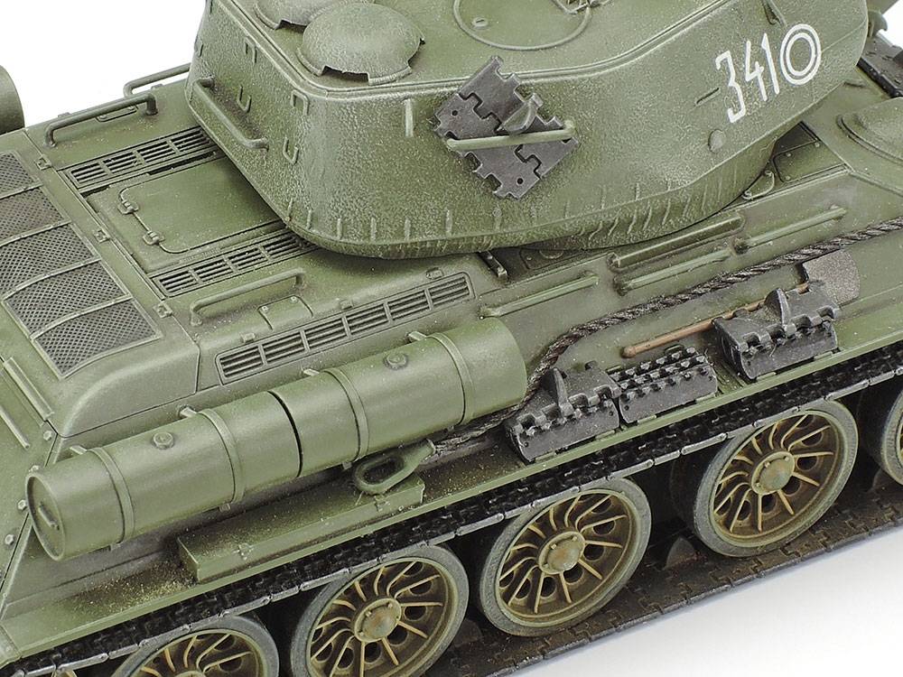 Russian Medium Tank T-34-85 – Image 6