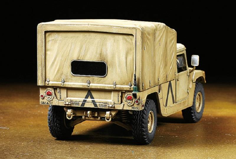 US Modern 4x4 Humvee Cargo Vehicle – Image 3
