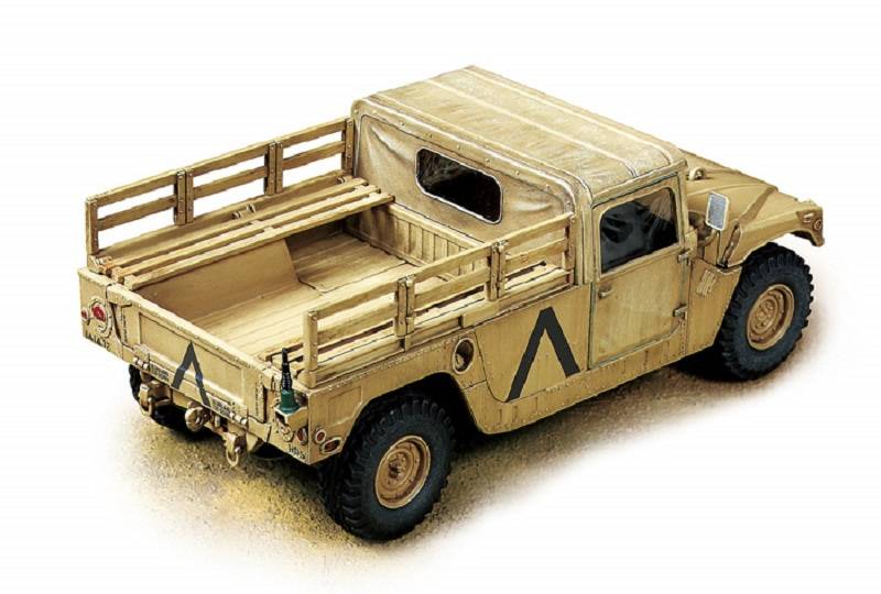 US Modern 4x4 Humvee Cargo Vehicle – Image 5