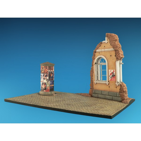 RUSSIAN STREET w/ADVERTISING COLUMN – Image 2