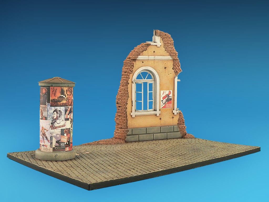 RUSSIAN STREET w/ADVERTISING COLUMN – Image 3