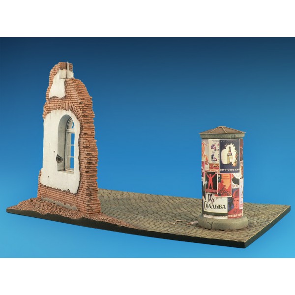 RUSSIAN STREET w/ADVERTISING COLUMN – Image 4