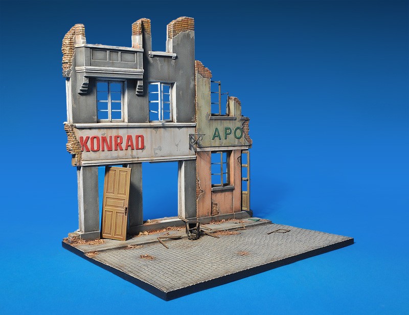 DIORAMA WITH RUINED BUILDINGS – Image 4