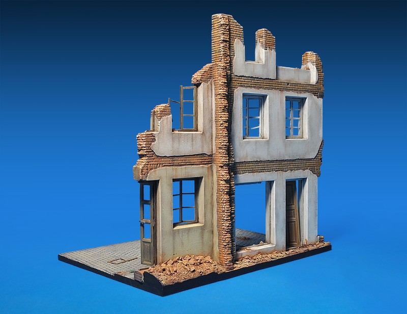 DIORAMA WITH RUINED BUILDINGS – Image 5